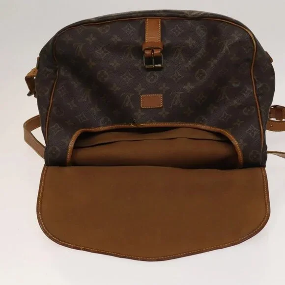 LOUIS VUITTON Monogram Saumur 35 Shoulder Bag M42254 LV Auth 117947